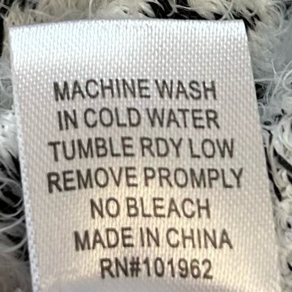 Cozy Leopard Print Sweater/ size Large / cowl neck / LG. - Picture 7 of 9